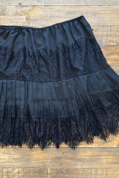 ⭐️{RTS} Vivian’s Lace Slip Skirt ⭐️